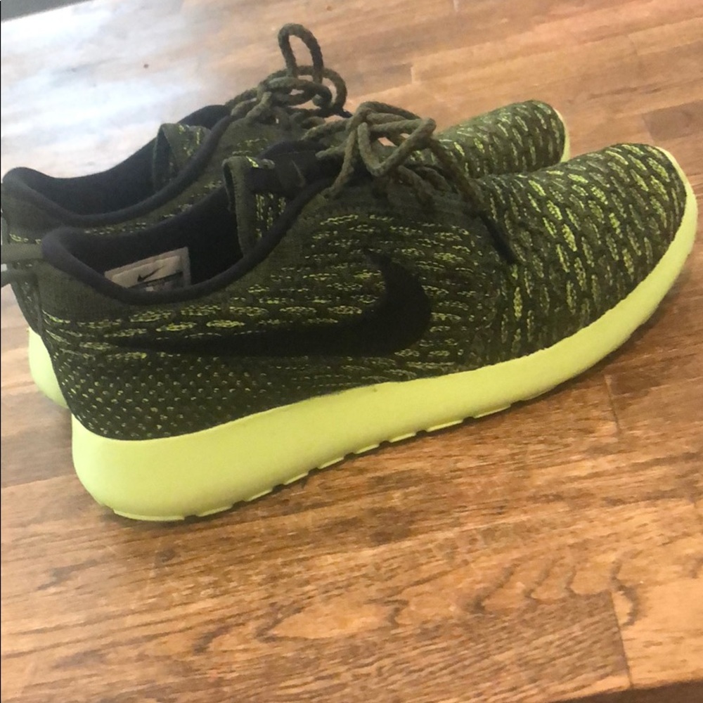 Nike Women’s Roshe One Flyknit